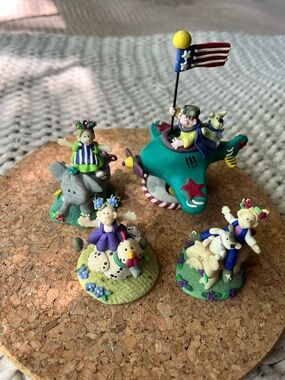 (LOT OF 4) Coyne's & Co Elayne Watrus Americana Figurine Piggy Bank Queen Jungle